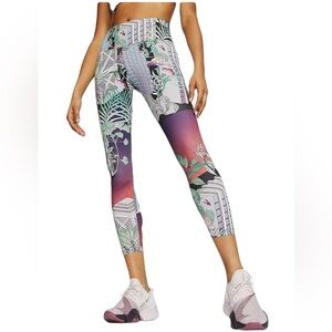 Nike Women’s Cityscape Epic Luxe Women's 7/8 Running Tights Size Small Like New